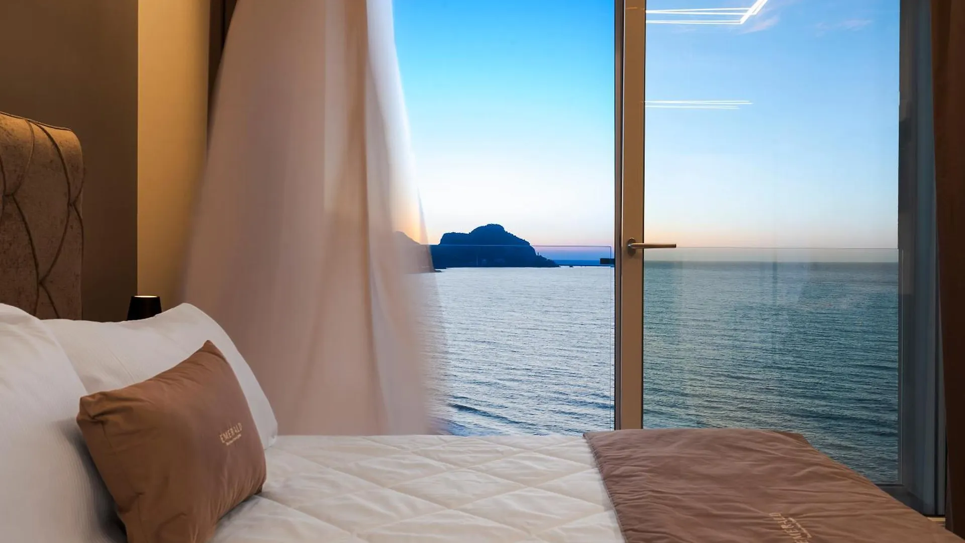 Emerald Hotel Residence Cefalu location